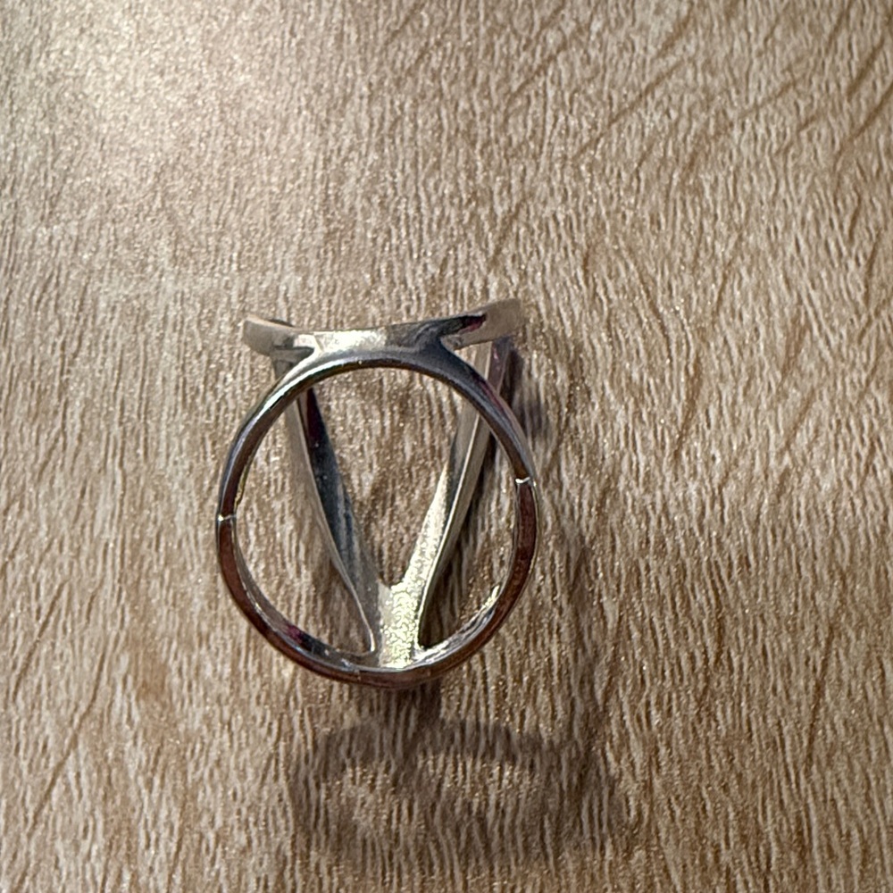 Silver Tone Rhinestone V-Shaped Ring - Picture 4 of 5
